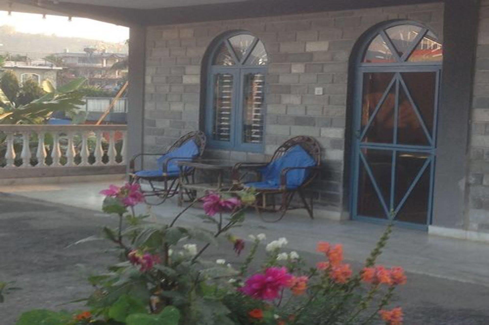 Sacred Valley Inn Покхара Экстерьер фото