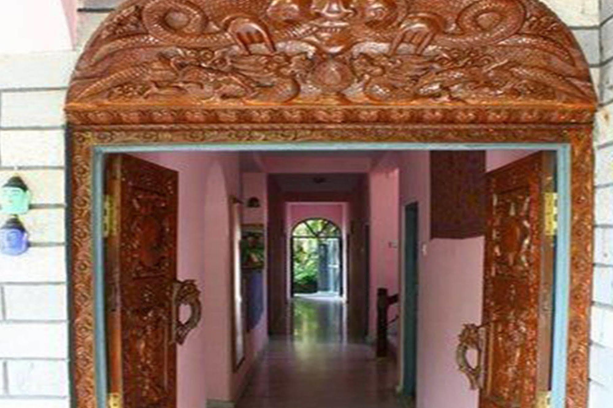 Sacred Valley Inn Покхара Экстерьер фото
