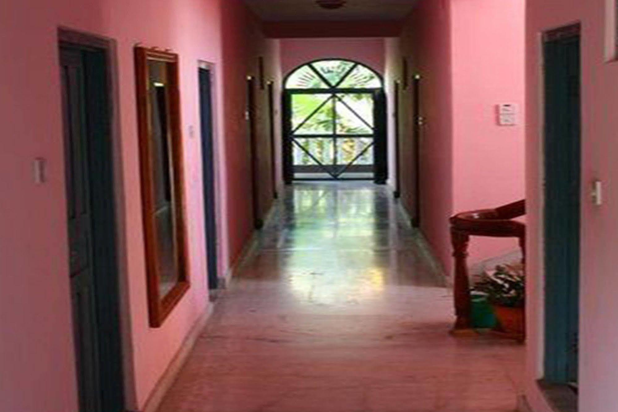 Sacred Valley Inn Покхара Экстерьер фото