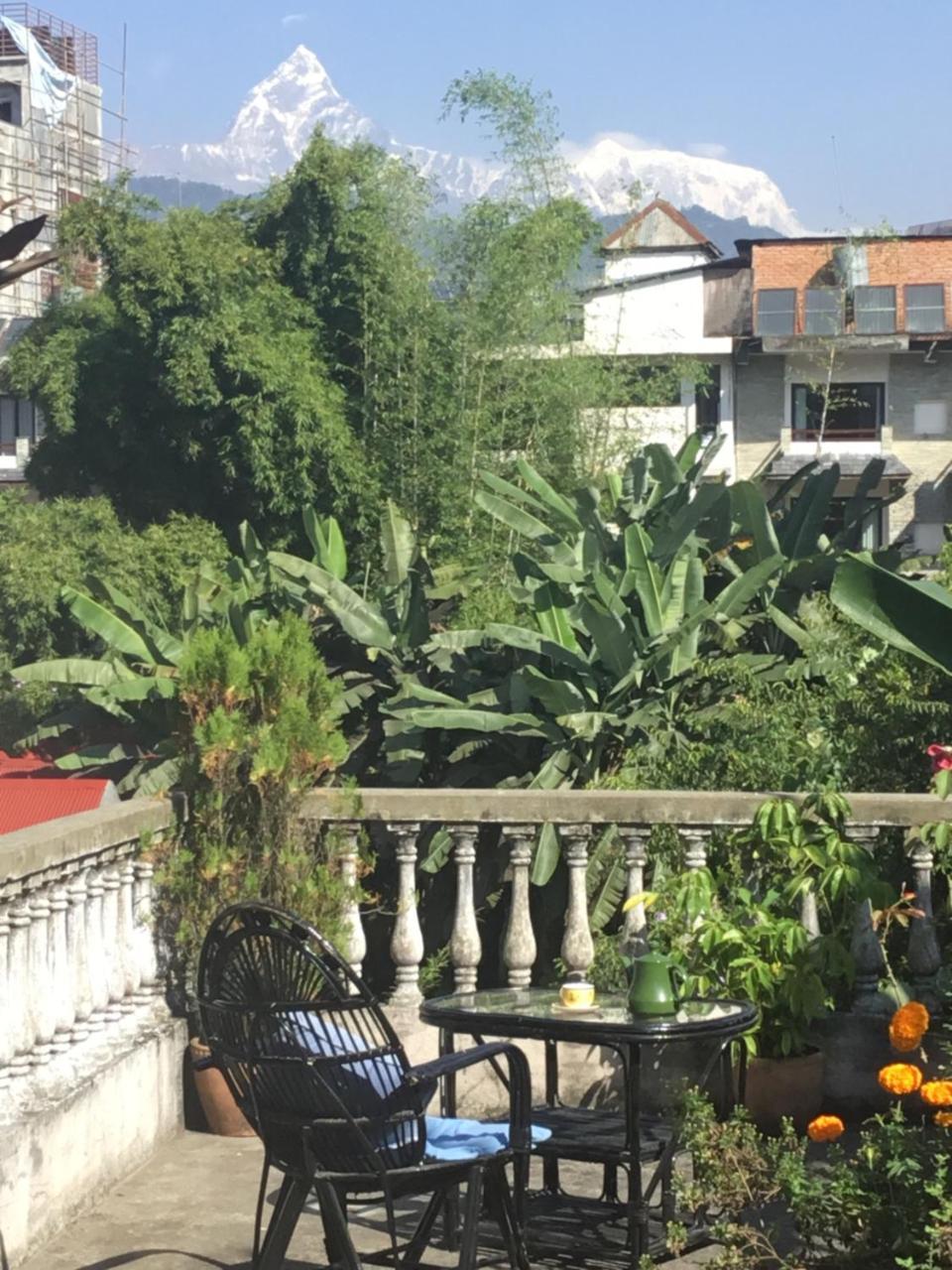 Sacred Valley Inn Покхара Экстерьер фото